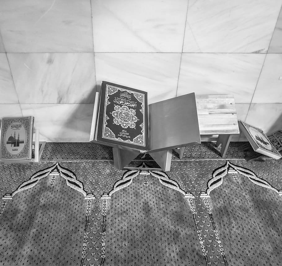 grayscale photo, books, racks, mosque, madrid, muslim, islam, arabic, muslims, religious