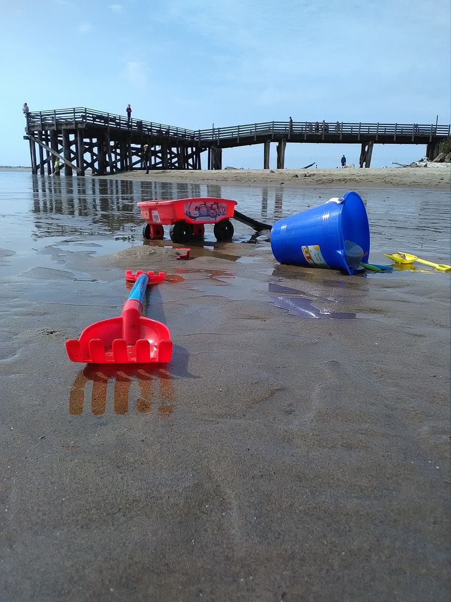 beach, toy, shovel, plastic, water, sand, dock, sun, sunny, red