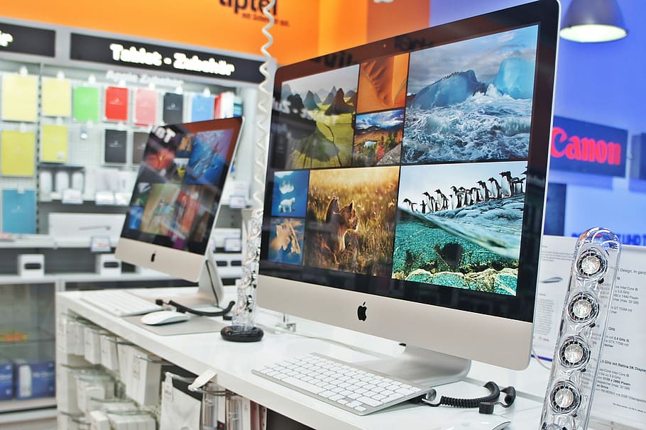 dos, convertidos, monitores imac plateados, blanco, de madera, escritorio, grandes almacenes, Apple, colorido, computadora