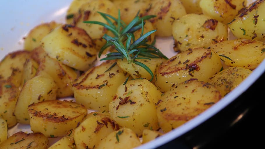 baked, potatoes, parsley, ceramic, casserole, fried potatoes, eat, delicious, vegetables, rosemary