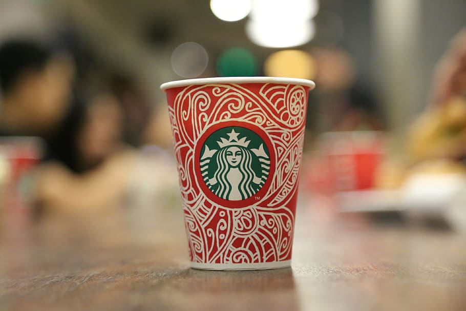 taza de papel de Starbucks, mesa, Starbucks, café, Navidad, decoración, bebidas, taza, bebida, café exprés