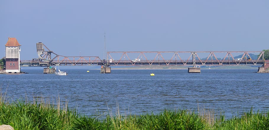 ponte lindaunis, schlei, mecklemburgo, fiorde do mar báltico, água salgada, linda unis, ponte basculante, contrapeso, centenário, ponte rodoviária