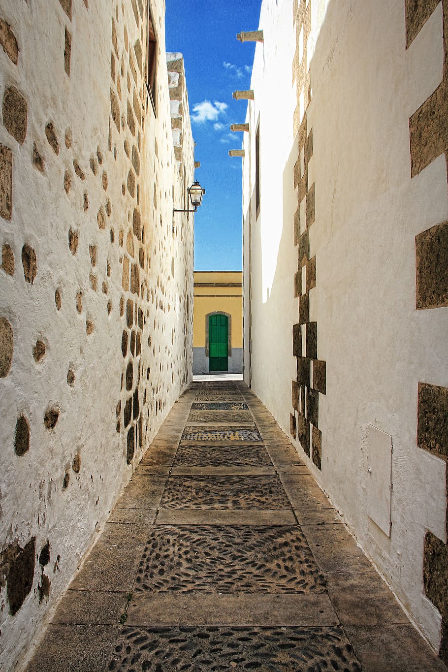 alley, gran canaria, village street, perspective, sky, wall, architecture, away, the way forward, direction