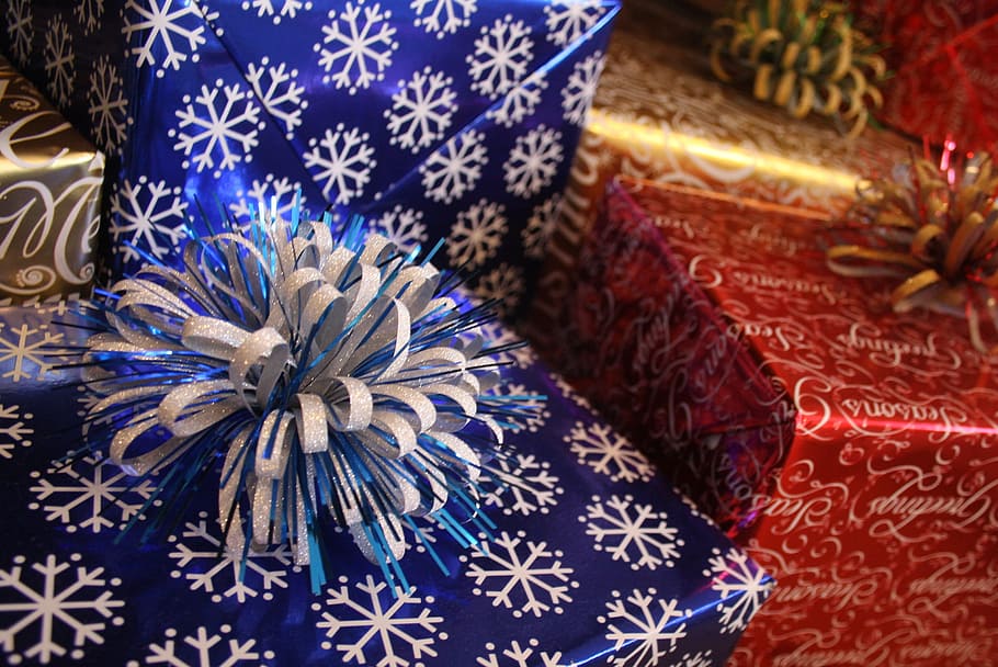 primer plano, foto, lote de caja de regalo, Navidad, regalo, envoltura, cintas, presente, vacaciones, decoración