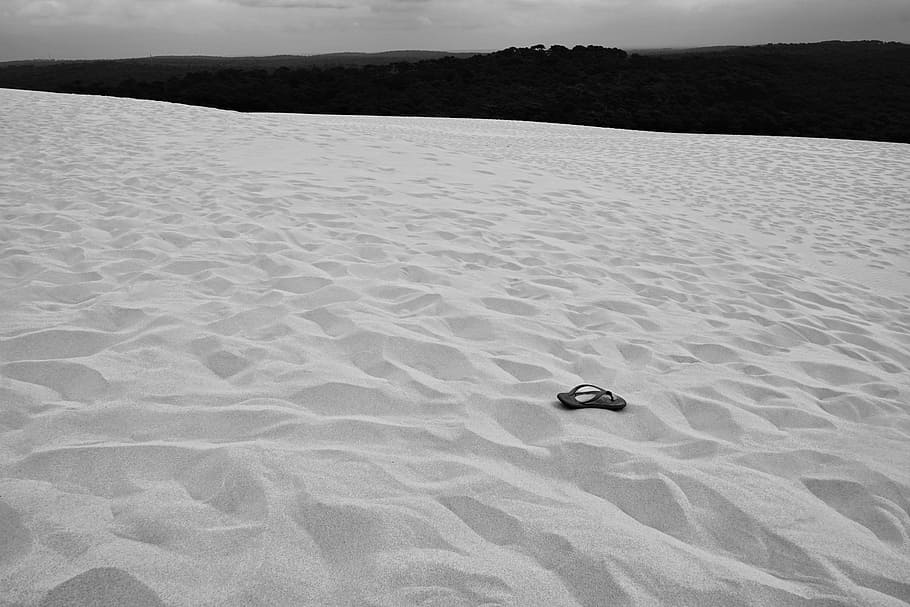 lost, shoe, in the sand, desert, dune, dun de pilat, france, loneliness, wide, black and white