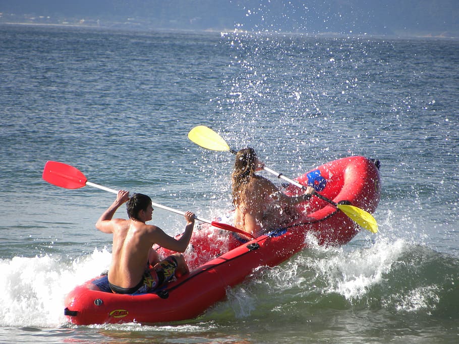 man, woman paddling, inflatable boat, rafting, rubber boat, rubber dinghy, couple, paddling, fun, waves