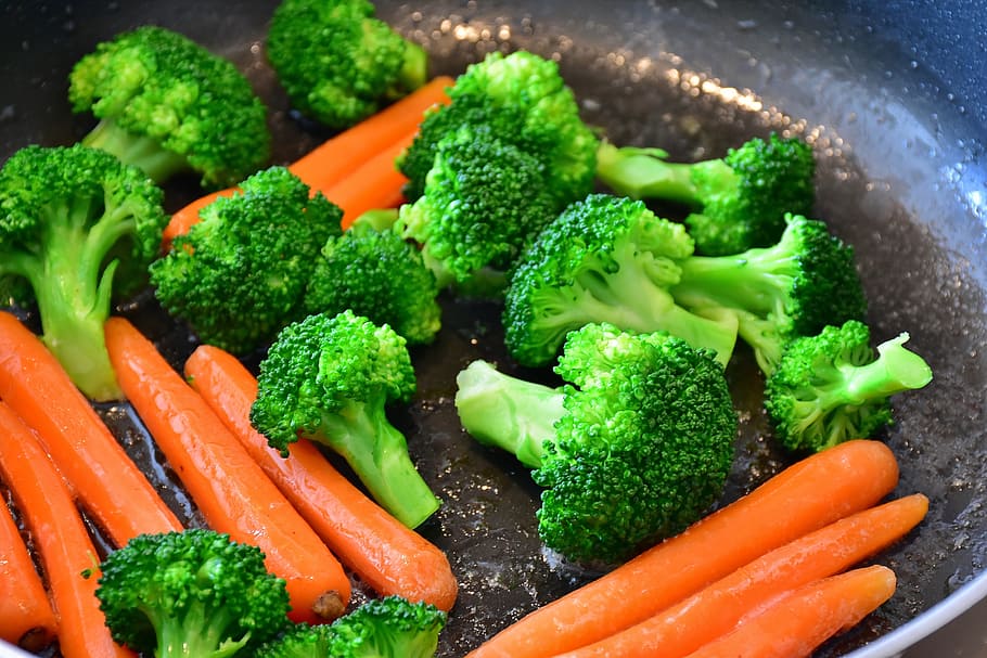 broccoli, carrot, pan, carrots, yellow beets, vegetables, food, vitamins, eat, frisch