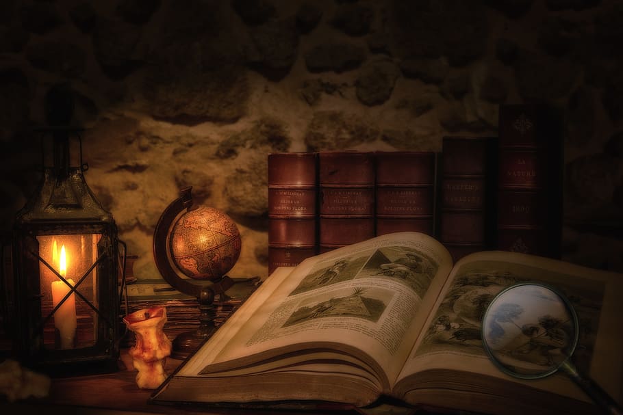 책상 지구, 옆에, 도서, 낡은 책, 칸델라, 돋보기, 지구, 어두운, 정물, 읽다