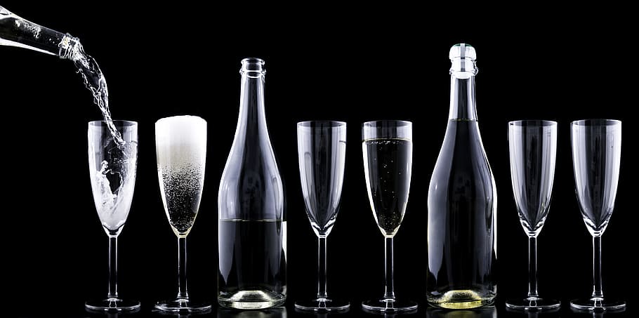 seis, copas de cóctel, dos, botellas, champán, tostado, fin de año, bebida, cristal, festivo