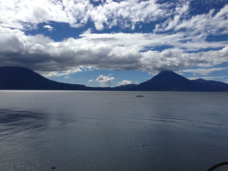 アティトラングアテマラ, ラゴアティトラン, 湖, 火山, 山, 自然の美しさ, 風光明媚な-自然, 雲-空, 水, 静かなシーン