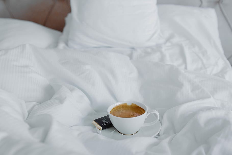 chocolate, cama, café de la mañana, en la cama, blanco, taza, mañana, ropa de cama, sábanas, platillo