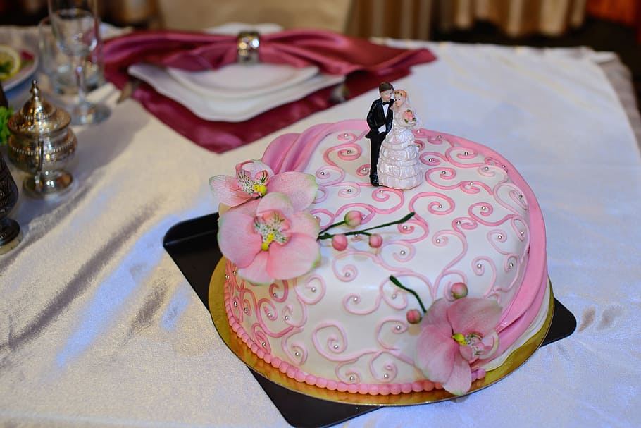 round cake, wedding cake topper, round, wedding cake, sweets, cream, just married, wedding, pink, table