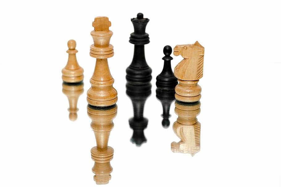 varias piezas de ajedrez, ajedrez, piezas, rey, juego, competencia, negocios, jugar, estrategia, batalla