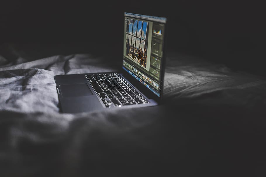 macbook, laptop, computer, bed sheets, technology, photoshop, working, editing, night,d ark, bed
