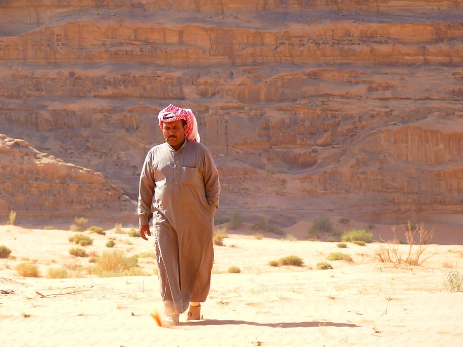 man, wearing, brown, thobe, walking, desert, Wadi Rum, Negev Desert, Jordan, negev