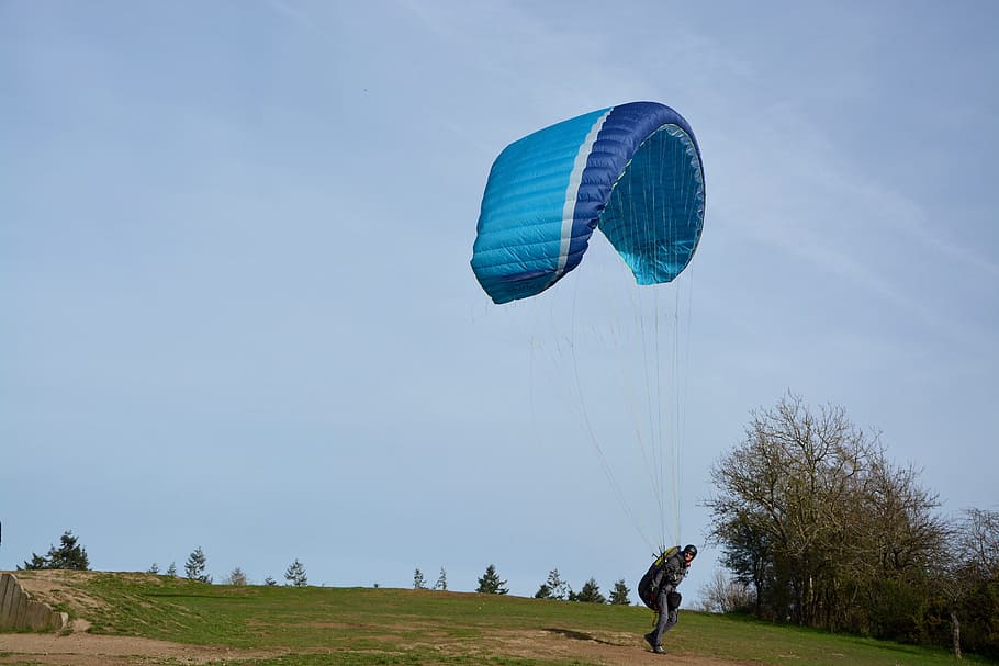 paragliders, practice in  flight, takes his flies, paramotor, sailing blue, to lash the wind, wind, air, sports activities, clécy normandy