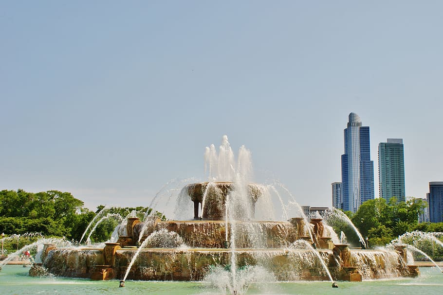 buckingham fountain, sprinklers, water, city, buildings, towers, architecture, built structure, fountain, motion