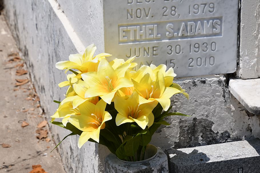 flowers, memorial, grave, nola, new orleans, lafayette cemetery, remembrance, death, funeral, grief
