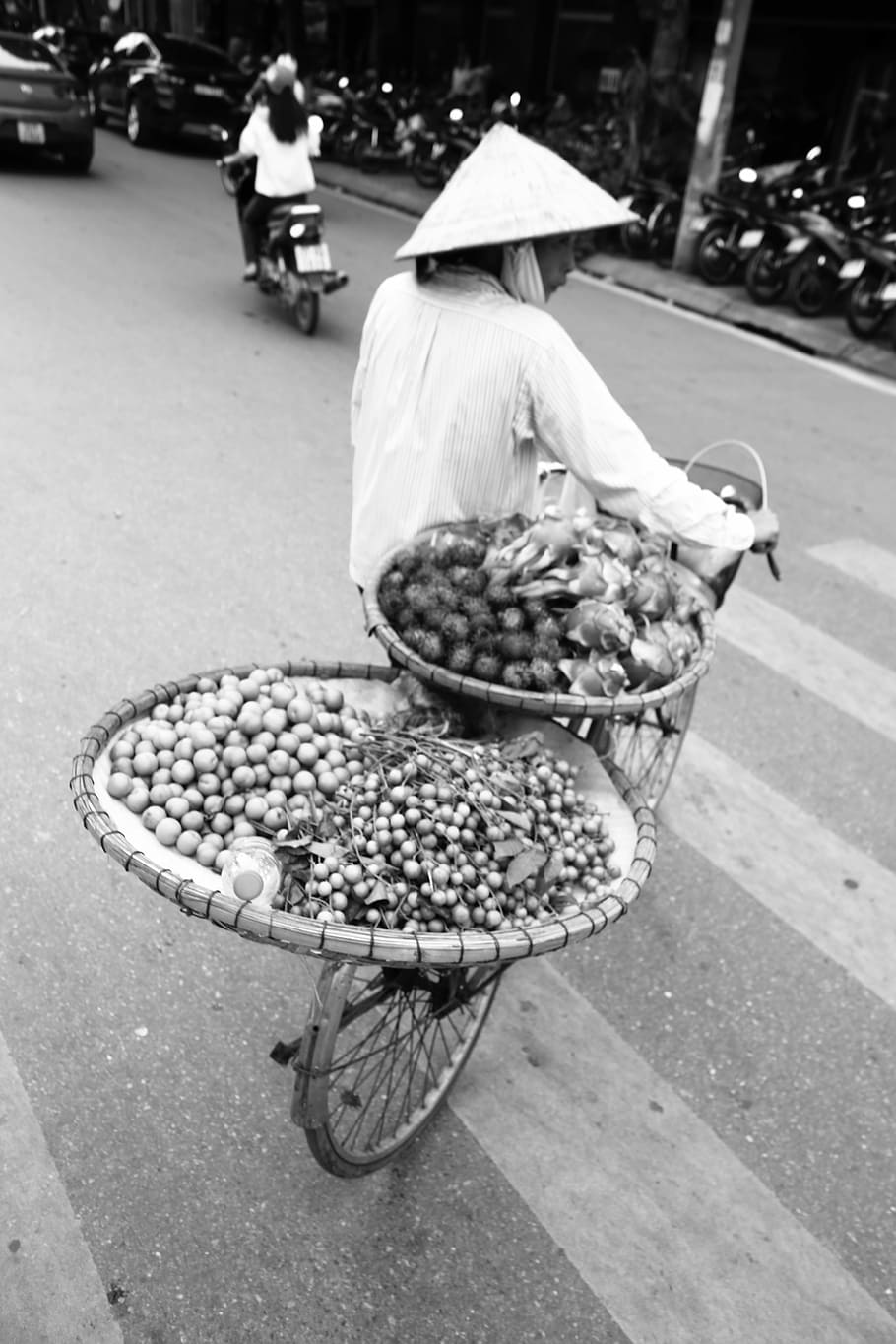 transportando legumes, legumes, asiáticos, bicicleta, mercado de alimentos, mercado, rua, vegetal, mercado de vegetais, Vietnã