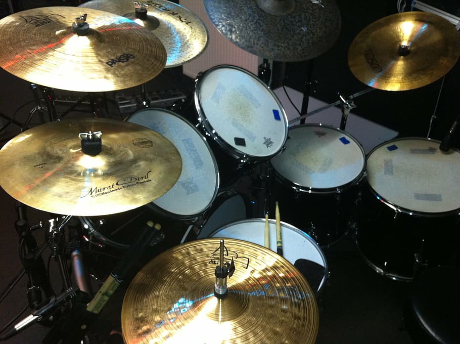 gray, brown, acoustic, drum, kit close-up photo, drums, musical instrument, music, band, drumset