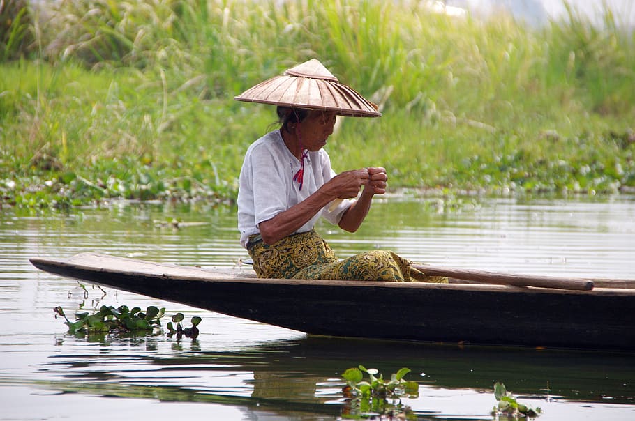 lago inle, myanmar, mulher velha, barco, barco de pesca, rurais, pesca, agua, natureza, lago