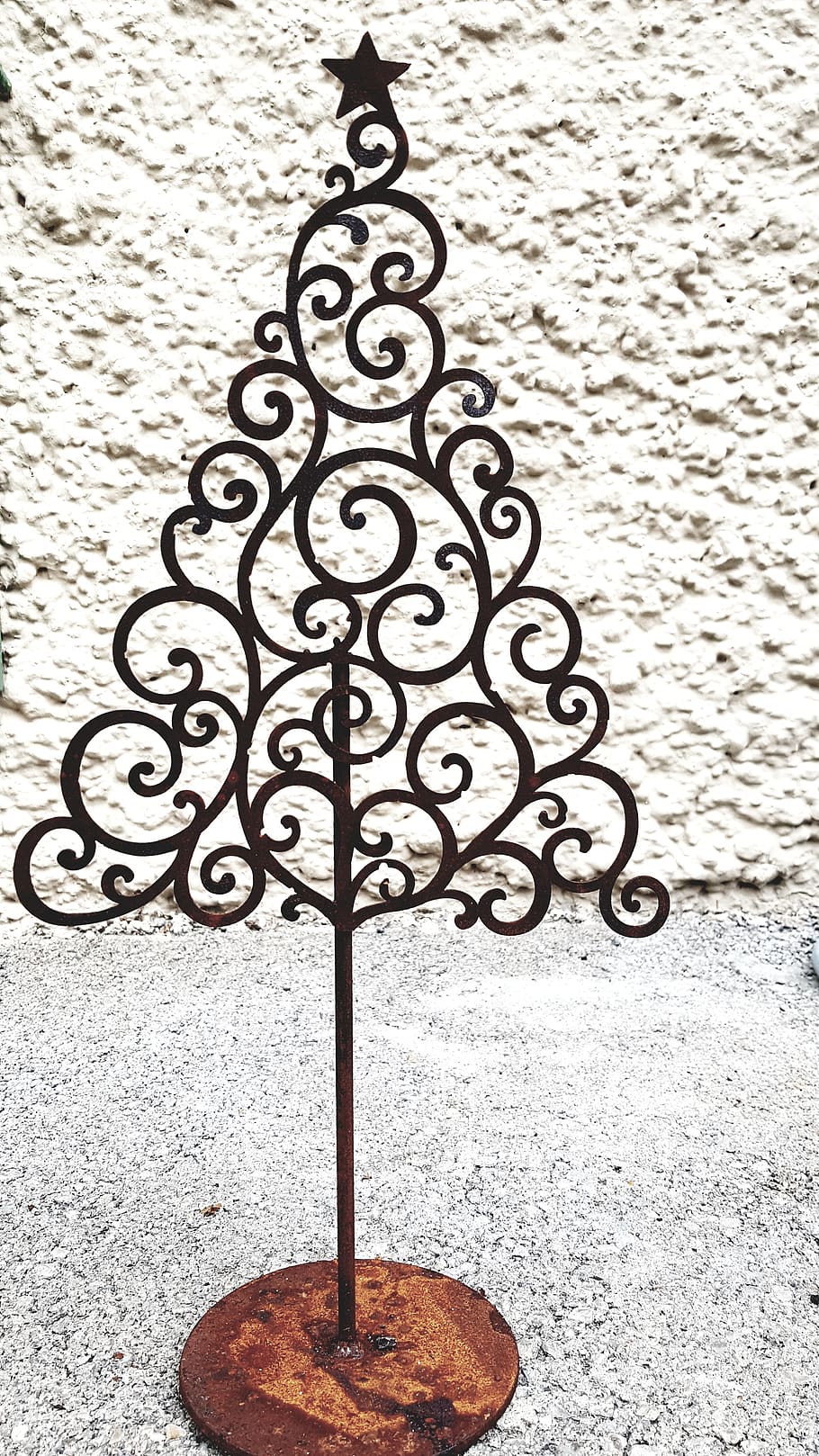 christmas tree, fir tree, stylized, metal, rust, rusty, sculpture, arts crafts, laser cut, pattern