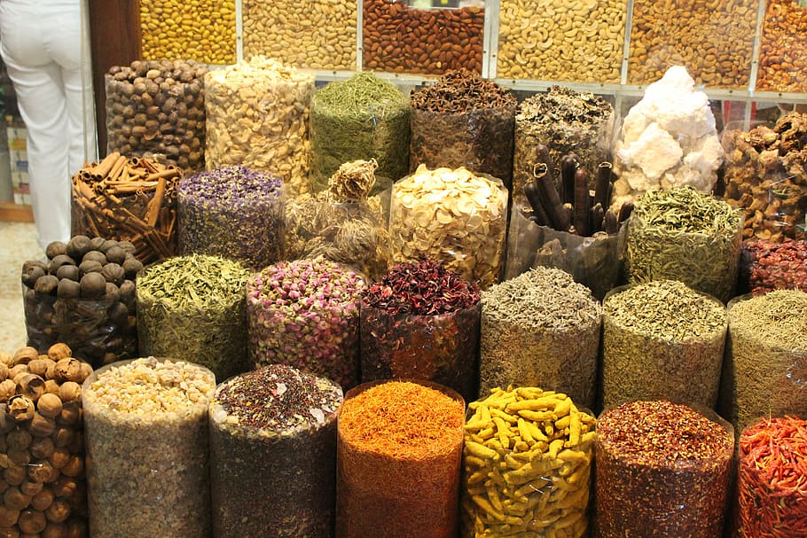 berbagai jenis makanan, wadah, Rempah-rempah, Pasar, Dubai, Uae, pasar rempah-rempah, paprika, kayu manis, bubuk