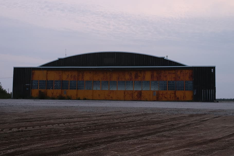 hangar, airport, urbex, aviation, track, canada, abandoned, second world war, aircraft, architecture