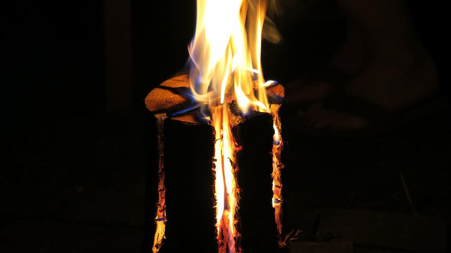 sweden fire, fire, burning tree trunk, sweden torch, heat, russian tree torch, siberian tree torch, incised, burn, tree torch