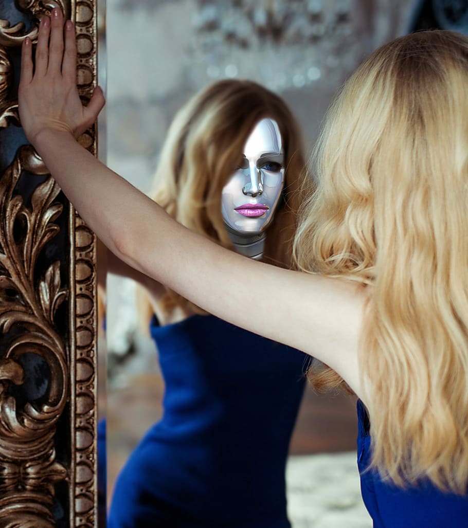 Mujer, vistiendo, azul, vestido, inclinado, espejo, niña, rubia, joven, robot