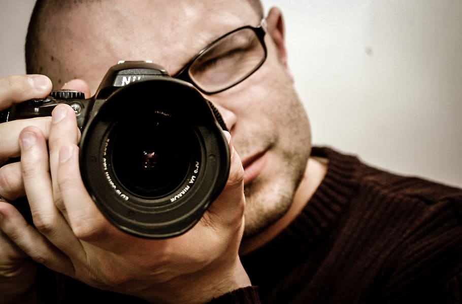 man, black, framed, eyeglasses, using, nikon dslr camera, photographer, camera, photos, foto