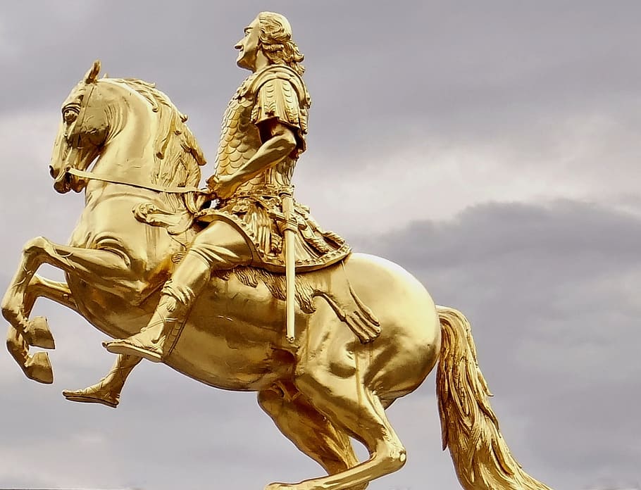 gold-coloured statue, man, wearing, armor, riding, horse, gold, coloured, statue, golden rider
