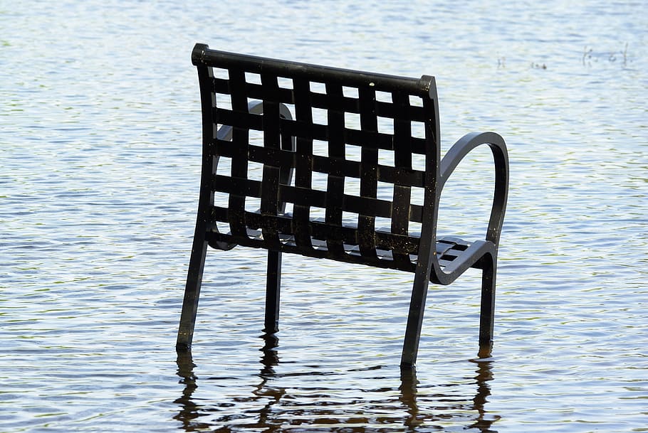 sillas, agua, reflejo, sin gente, día, lago, naturaleza, frente al mar, ondulado, asiento