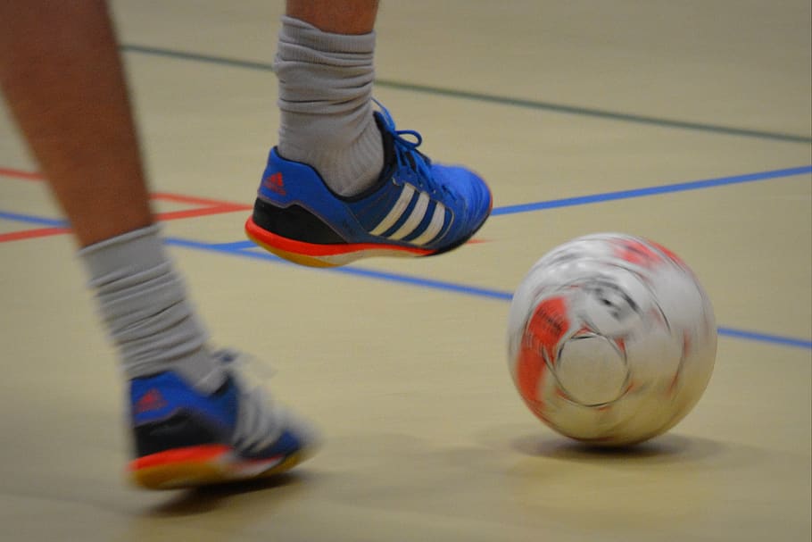 sepatu, bola, sepak bola, olahraga, sepatu kets, kaki manusia, bagian tubuh manusia, gerakan, bagian rendah, bagian tubuh