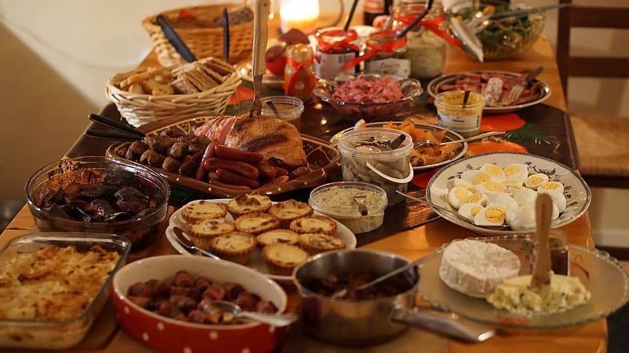 shallow, focus photography, bunch, food dishes, rectangular, brown, wooden, table, Christmas Dinner, Buffet