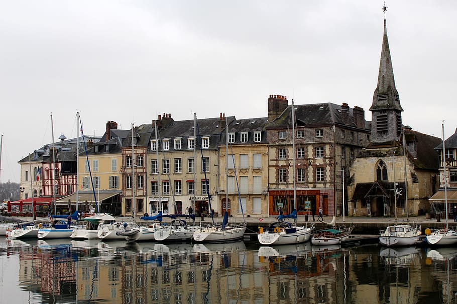 Francia, Honfleur, Normandía, viajes, nostalgia, retro, puerto, linterna, pueblo pesquero, barcos