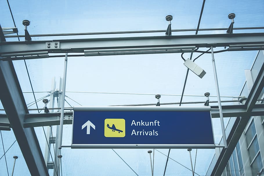 señalizaciones de carretera de llegadas de ankunft, durante el día, aeropuerto, llegada, aterrizaje, viajes, transporte, aviación, internacional, salida