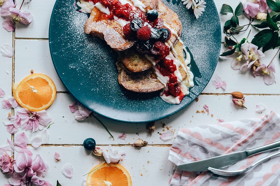 toasted, bread, raspberry, blueberries, plate, lifestyle, food, dessert, sweets, fruits