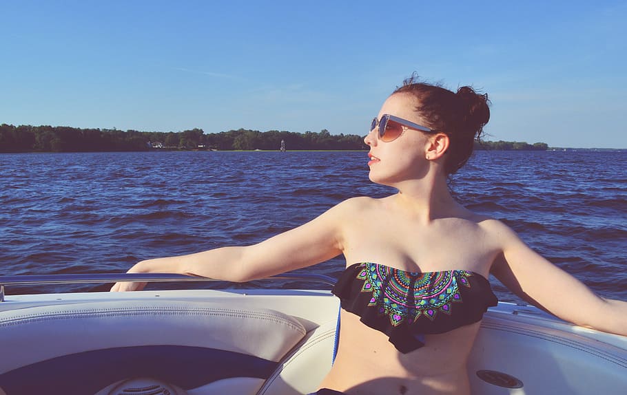 sitting, speedboat, Woman, Boat, Swim, Swimwear, bathing suit, sunglasses, chill, water