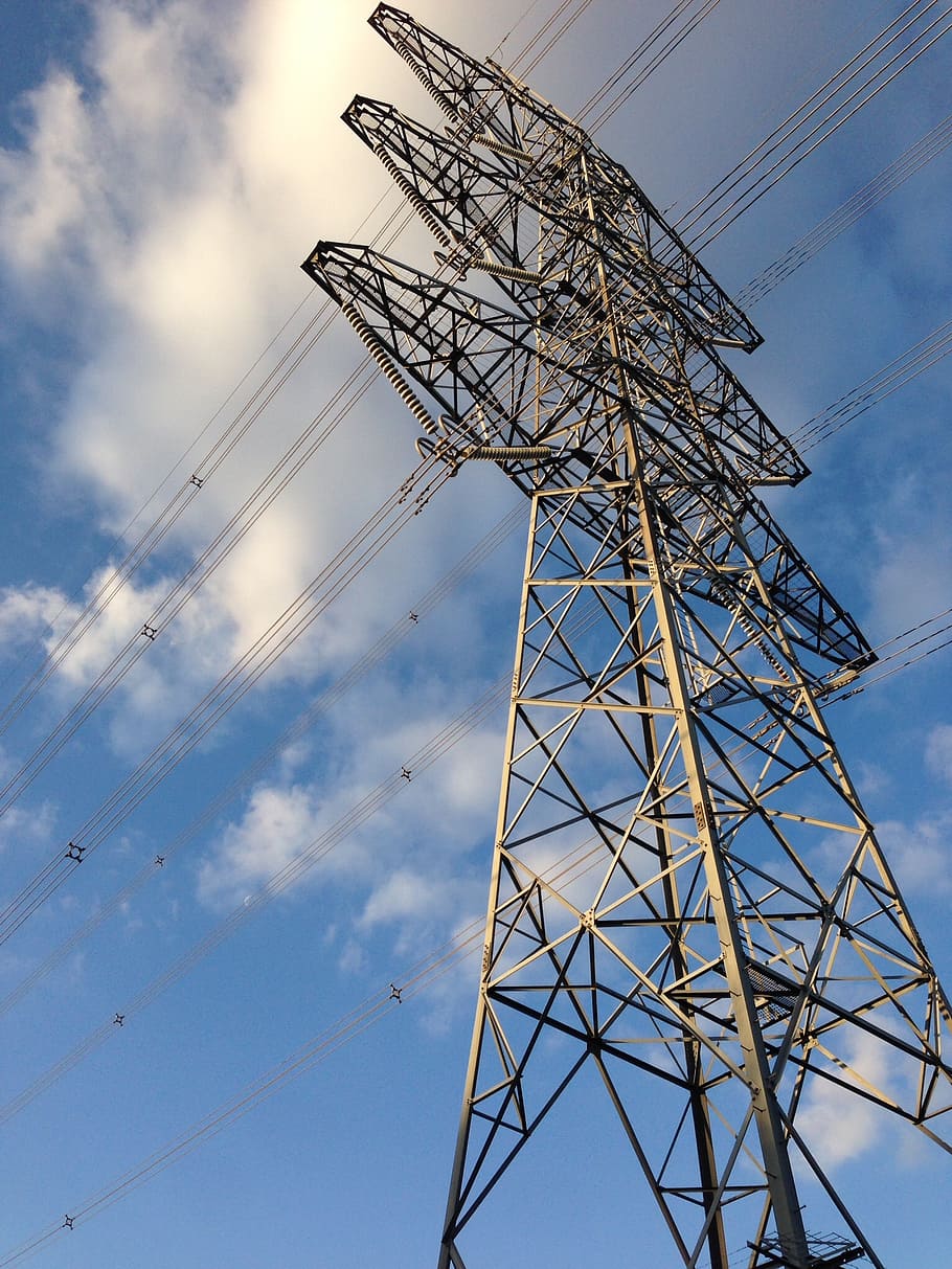 poste de energía, electricidad, poste de electricidad, energía, corriente, cielo, vista de ángulo bajo, tecnología, generación de combustible y energía, torre de electricidad