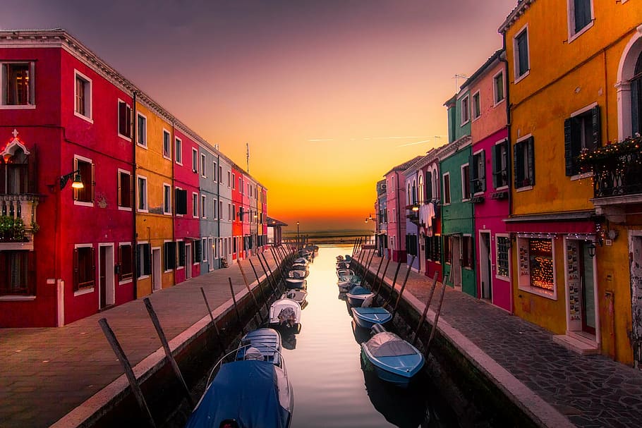 さまざまな色の建物の構造, ボディ, 水, ヴェネツィア, イタリア, ブラーノ島, 建物, 色, ボート, 運河