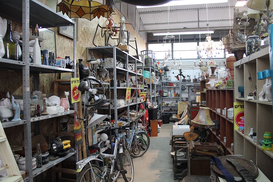 antique shop, flea market, vintage, used, bazaar, large group of objects, indoors, shelf, abundance, choice