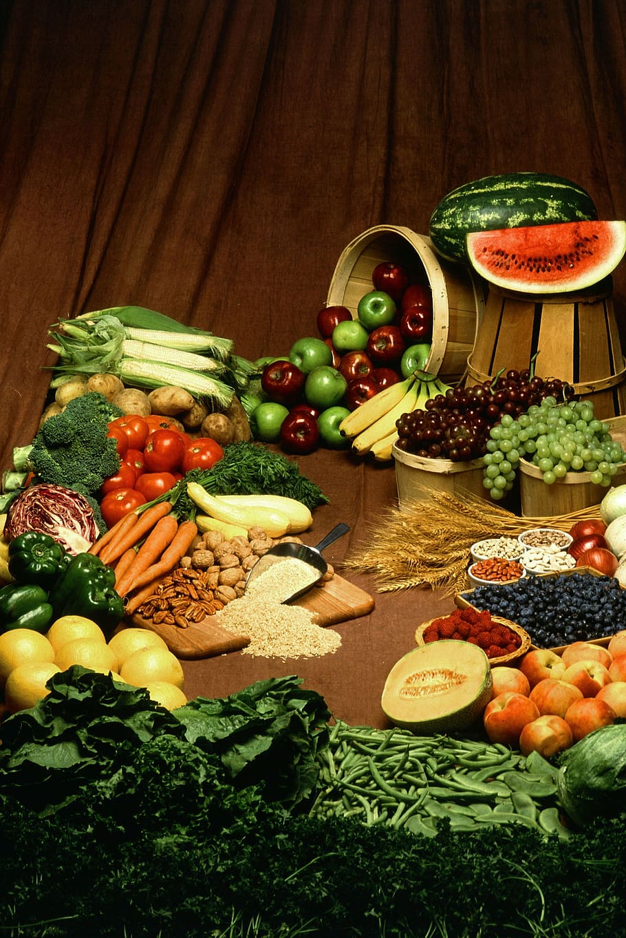 variedade, frutas, legumes, topo, de madeira, mesa, alimentação saudável, frutas e legumes, comida, produzir