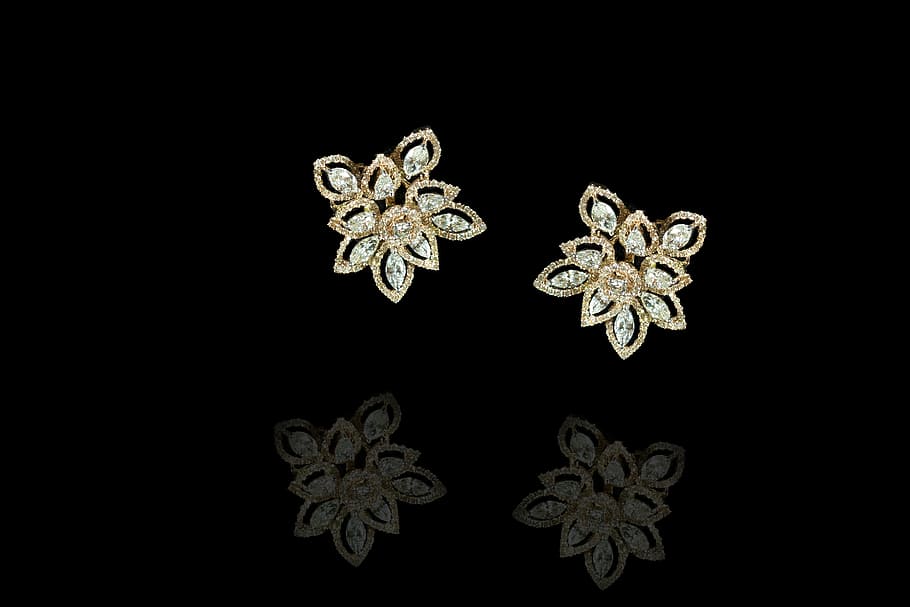 pair, gold-colored, floral, stud earrings, marquees, diamond, sparkling, shining, ad, glitter