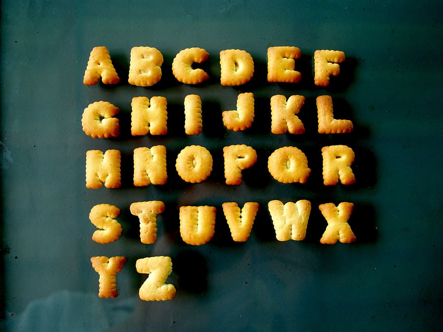 biscoitos de alfabeto, topo, claro, superfície de vidro, alfabeto, biscoitos, em cima, vidro, superfície, comida