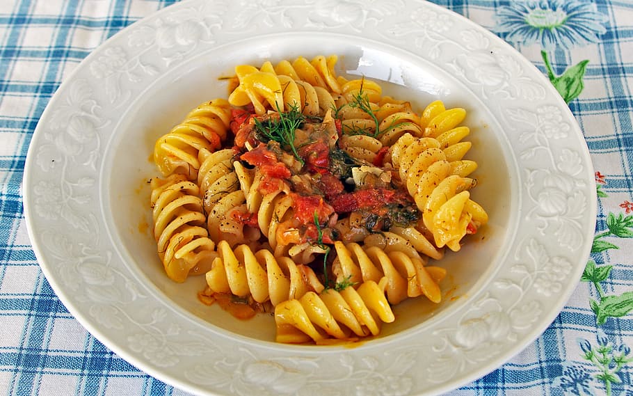 Pasta, Italy, Italian Cuisine, fusilloni, tomatoes, fennel, almonds, typical dish, recipe, the sicilian