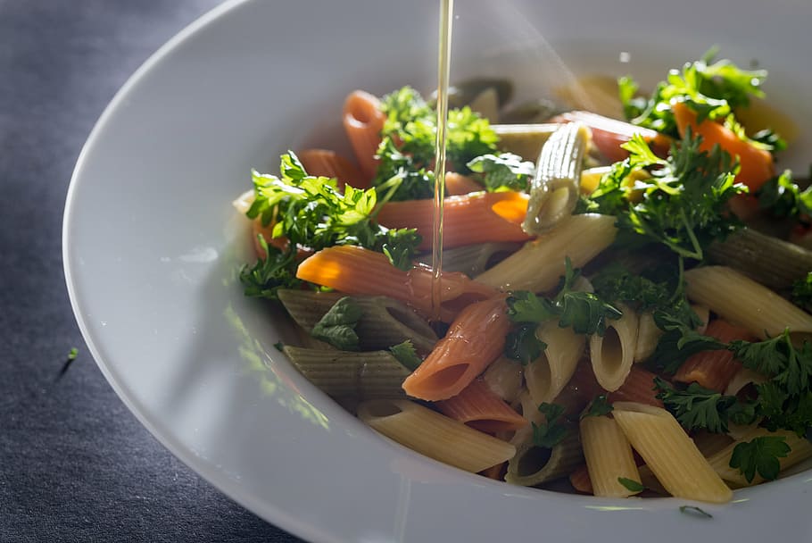 pasta dish, pasta, parsley, pesto, olive oil, oil, olive, eat, lunch, vegetarian