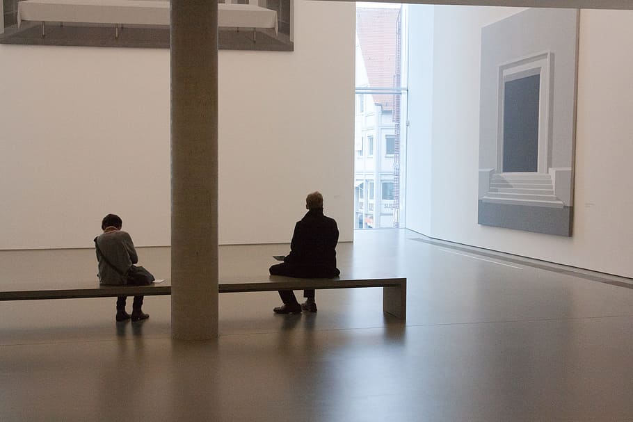 dos, persona, sentado, silla, exposición, museo, arte, galería, ver, visitantes