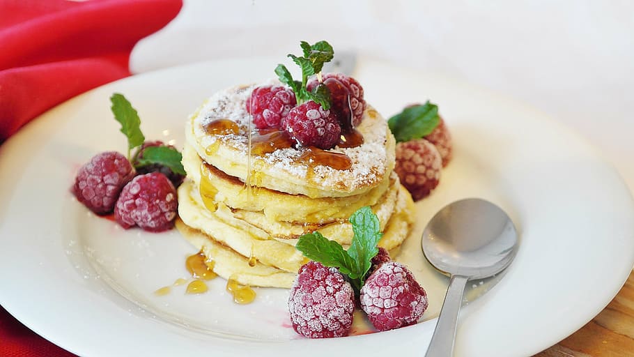 pancakes, served, white, ceramic, plate, raspberries, pancake, schaumomelette, omelette, egg