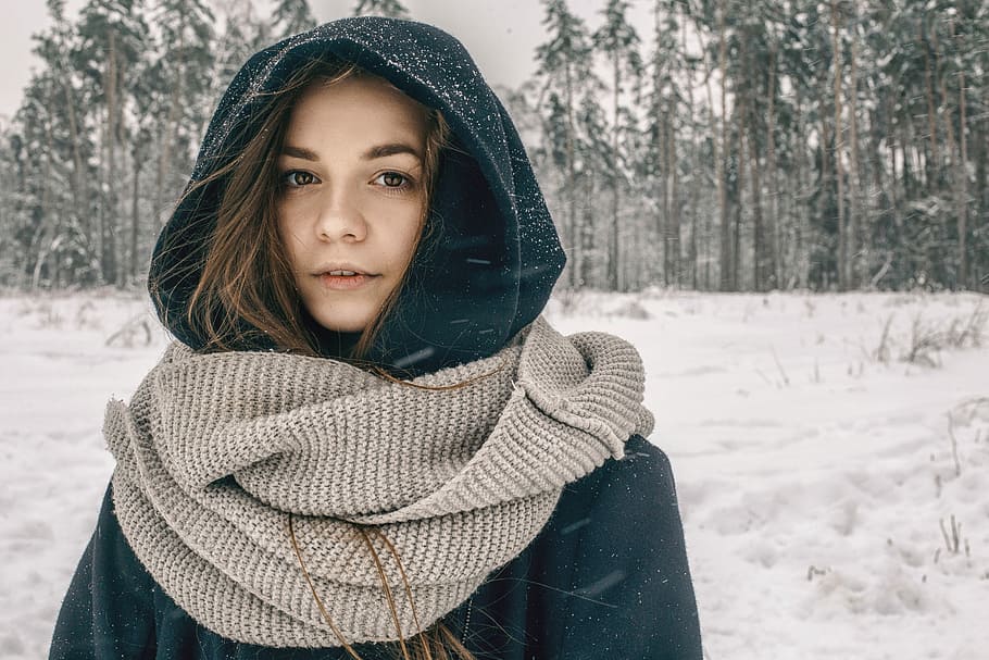 mulher usando cachecol, neve, inverno, árvore, friamente, madeira, temporada, congelados, natureza, gelo